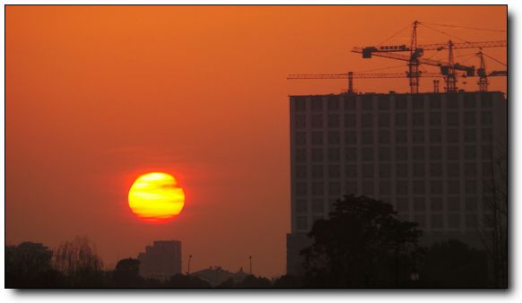 杭州迎来艳阳春日 直击夕阳落日景