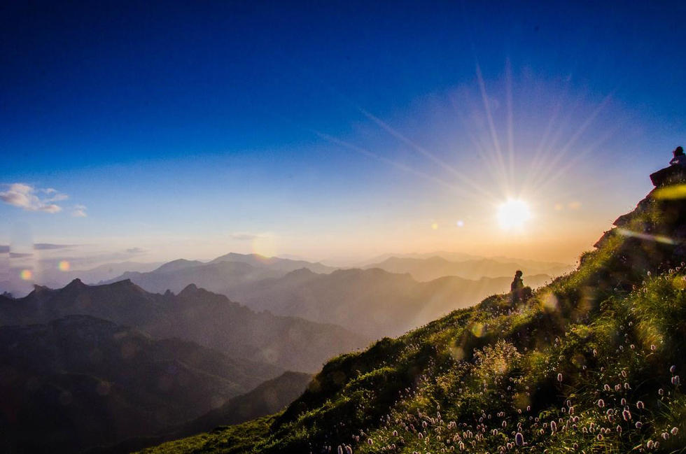 探秘秦岭神秘美丽的香格里拉 光头山美景正当